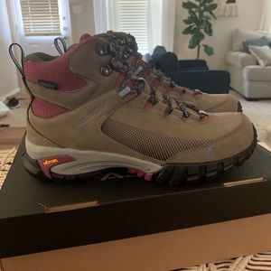 Brand new women’s Vasque 8.5 hiking boots